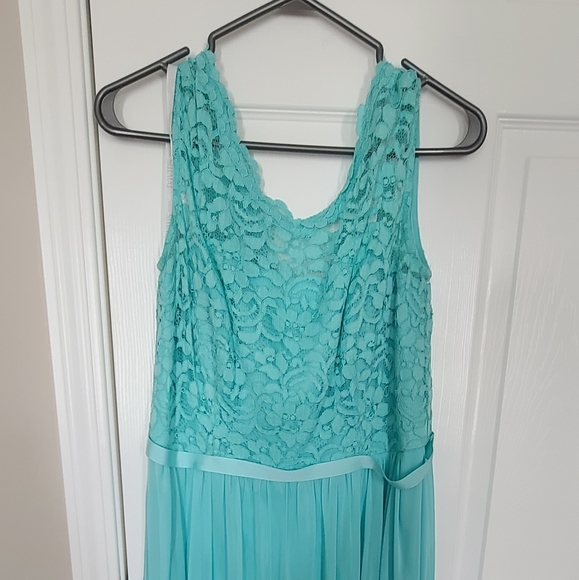 Davids Bridal Dress - Picture 2 of 4